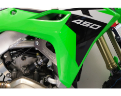 Výztuhy chladičů WorksConnection Radiator Braces Kawasaki KX250 25 / KX450 24-25