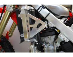 Výztuhy chladičů WorksConnection Radiator Braces Honda CRF250R 25 / CRF450R 25