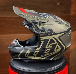 MX helma TroyLeeDesigns GP Helmet Overload Camo Army Green Gray 2022