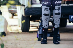 Kloubové chrániče kolen Leatt Knee Guard Dual AXIS PRO Forge 25