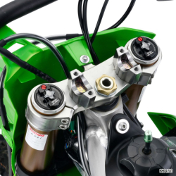Krytky přední vidlice Zeta Black Showa AOS Honda CRF250R 18-26 CRF450 17-26 Kawasaki KX250F 25-26 KX450F 19-26 Suzuki RMZ450 18-26