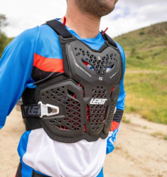 Chránič hrudi a zad Leatt 4.5 EVO Chest Protector Black